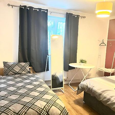 Large Room With Two Bed In Central Londen Buitenkant foto