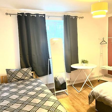 Large Room With Two Bed In Central Londen Buitenkant foto