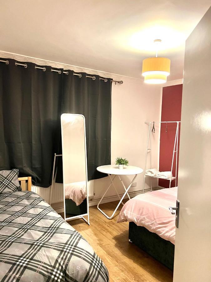 Large Room With Two Bed In Central Londen Buitenkant foto