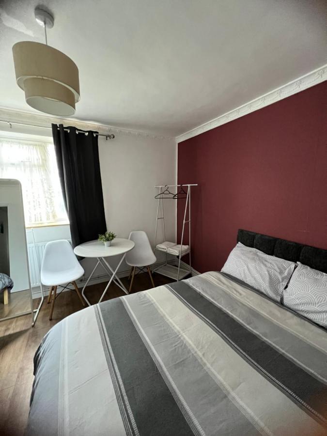 Large Room With Two Bed In Central Londen Buitenkant foto